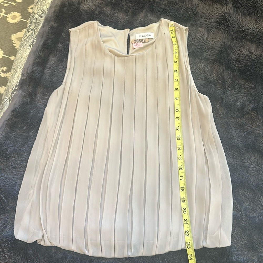 Champagne pleated shell
